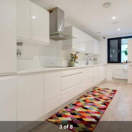 London Holiday Home Newly Refurbished - Entire 4 Bedroom Private House With Kitchen, Living Room & Private Garden - 1 Cape House London, Within 30 Mins From Central London, London Bridge & Canary Wharf Экстерьер фото
