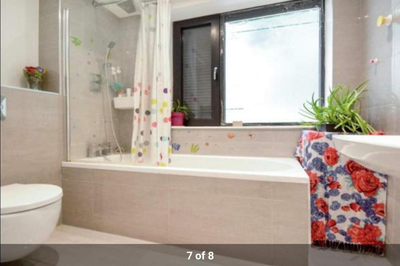 London Holiday Home Newly Refurbished - Entire 4 Bedroom Private House With Kitchen, Living Room & Private Garden - 1 Cape House London, Within 30 Mins From Central London, London Bridge & Canary Wharf Экстерьер фото
