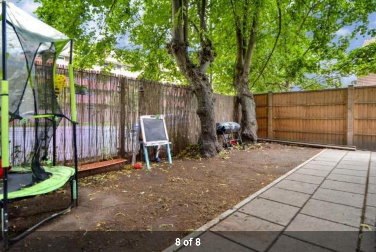London Holiday Home Newly Refurbished - Entire 4 Bedroom Private House With Kitchen, Living Room & Private Garden - 1 Cape House London, Within 30 Mins From Central London, London Bridge & Canary Wharf Экстерьер фото