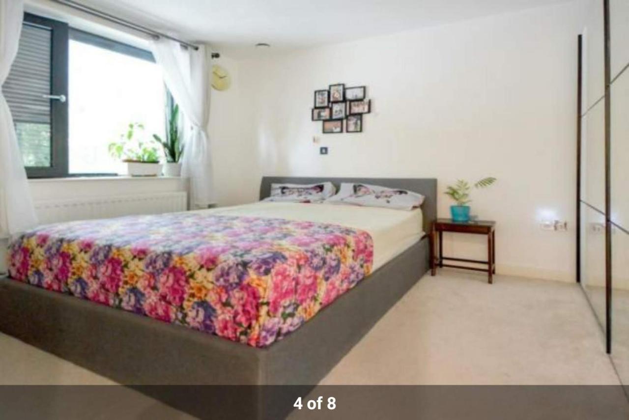 London Holiday Home Newly Refurbished - Entire 4 Bedroom Private House With Kitchen, Living Room & Private Garden - 1 Cape House London, Within 30 Mins From Central London, London Bridge & Canary Wharf Экстерьер фото