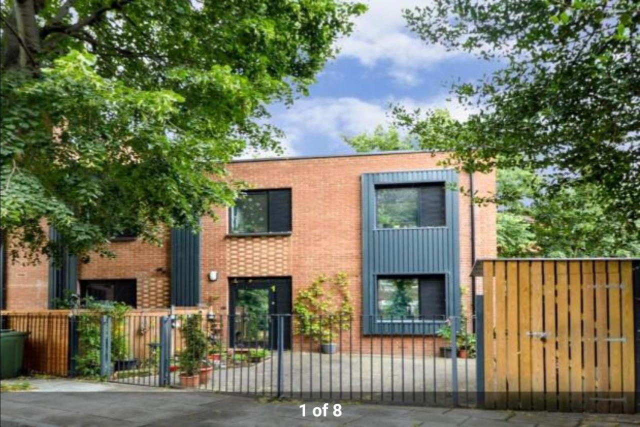 London Holiday Home Newly Refurbished - Entire 4 Bedroom Private House With Kitchen, Living Room & Private Garden - 1 Cape House London, Within 30 Mins From Central London, London Bridge & Canary Wharf Экстерьер фото