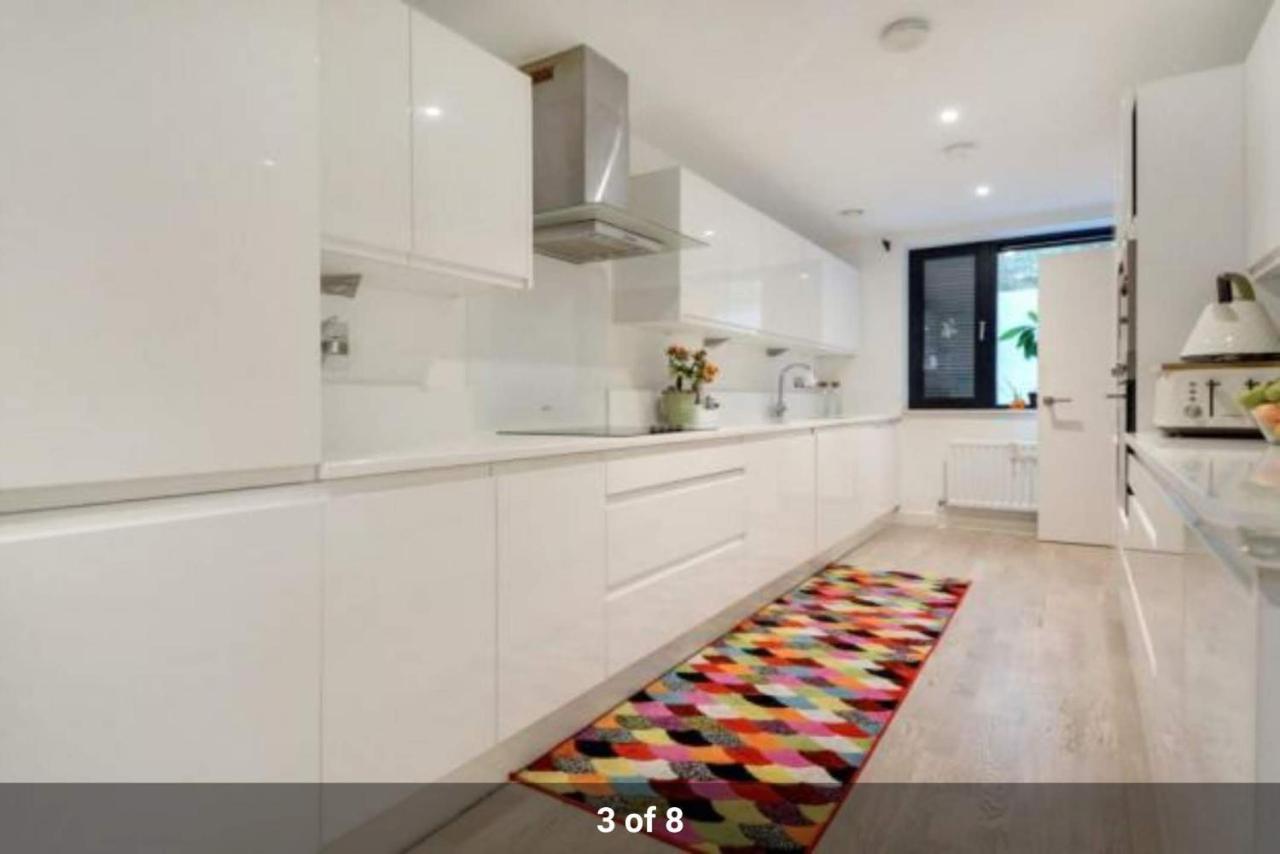 London Holiday Home Newly Refurbished - Entire 4 Bedroom Private House With Kitchen, Living Room & Private Garden - 1 Cape House London, Within 30 Mins From Central London, London Bridge & Canary Wharf Экстерьер фото